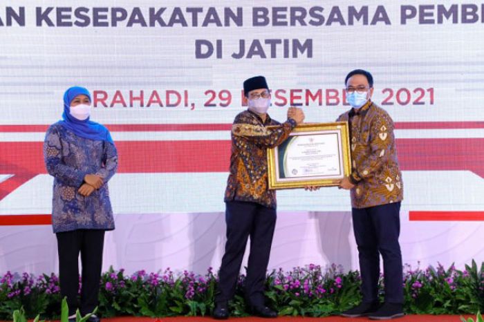 Lagi, Bupati Pamekasan Raih Penghargaan dari Kemendes PDTT Lagi, Bupati Pamekasan Raih Penghargaan dari Kemendes PDTT