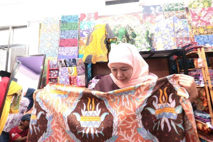 Kunjungi Kawasan Usaha Batik Khas Sidoarjo, Khofifah Ulas Kekayaan Budaya Kunjungi Kawasan Usaha Batik Khas Sidoarjo, Khofifah Ulas Kekayaan Budaya