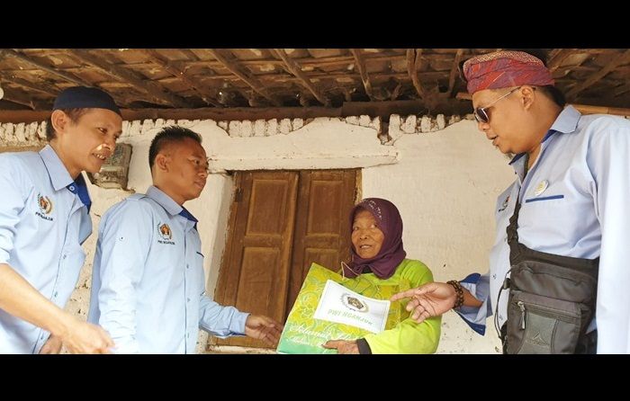 Peduli Dhuafa, PWI Nganjuk Bagikan Santunan dan Sembako Peduli Dhuafa, PWI Nganjuk Bagikan Santunan dan Sembako