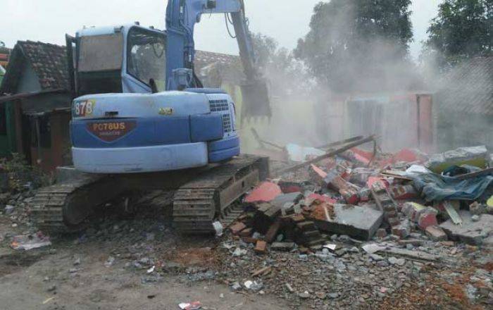 Jadi Lokasi Prostitusi, 15 Bangunan Liar di Krian Dibongkar Jadi Lokasi Prostitusi, 15 Bangunan Liar di Krian Dibongkar