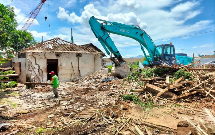 Pengosongan Rumah Terakhir di Lahan Pembangunan Bandara Kediri Berjalan Tertib dan Kondusif