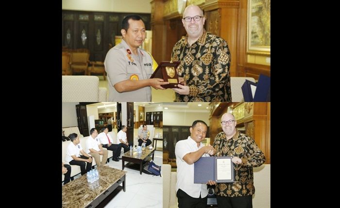Tangkap Pelaku Penipuan Lambang Konjen AS, 11 Polisi Terima Penghargaan Tangkap Pelaku Penipuan Lambang Konjen AS, 11 Polisi Terima Penghargaan