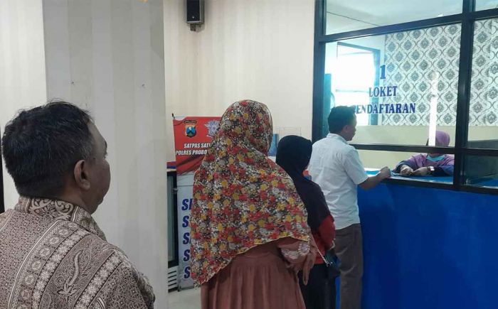Ada Puluhan Pemohon SIM di Kota Probolinggo saat Ramadan