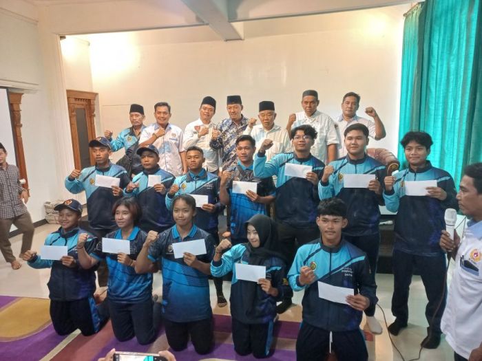 Peduli Olah Raga, Kiai Asep Beri Bonus Pribadi untuk Atlet Peraih Medali Porprov IX Jatim
