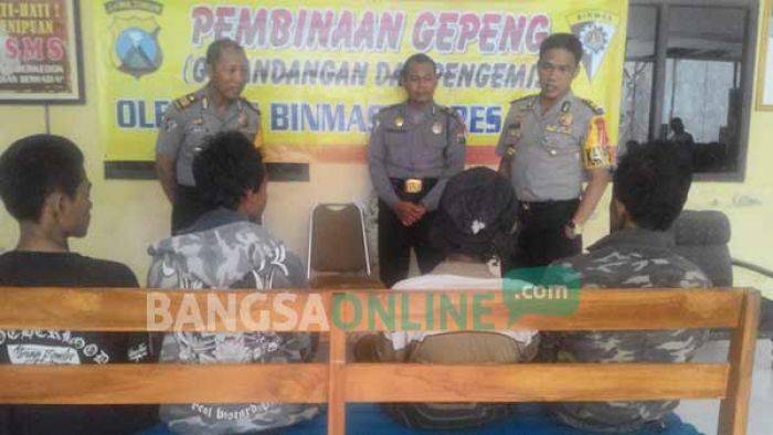 Razia Jelang Natal dan Tahun Baru di Kediri, Amankan 4 Gepeng Razia Jelang Natal dan Tahun Baru di Kediri, Amankan 4 Gepeng