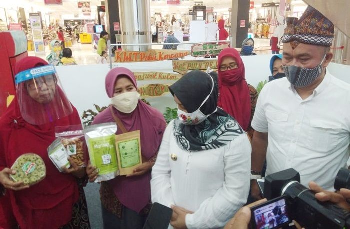 Gairahkan Kembali Roda Perekonomian, Pemkot Mojokerto Gelar Pameran Industri Kreatif Gairahkan Kembali Roda Perekonomian, Pemkot Mojokerto Gelar Pameran Industri Kreatif