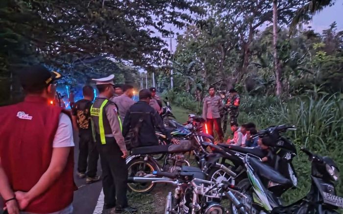Razia Gabungan, Polres Malang Bubarkan Aksi Balap Liar di Jalur Lintas Selatan Razia Gabungan, Polres Malang Bubarkan Aksi Balap Liar di Jalur Lintas Selatan