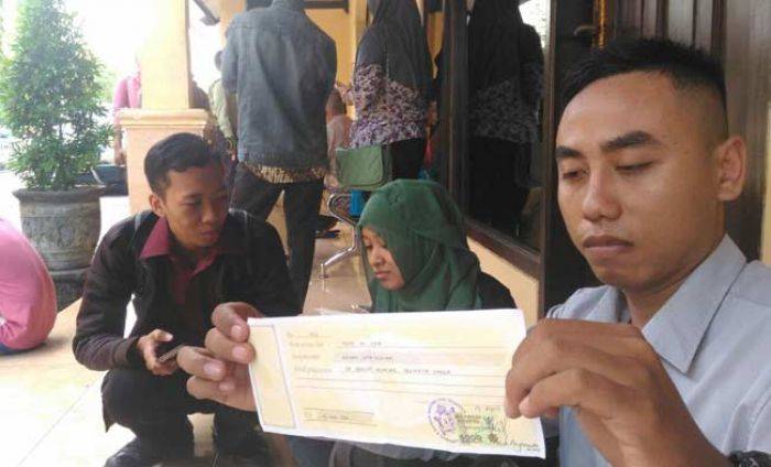Sindikat Pegawai Kadin Gadungan Akhirnya Diringkus, Tipu Korban dengan Modus Tawarkan Rumah Murah Sindikat Pegawai Kadin Gadungan Akhirnya Diringkus, Tipu Korban dengan Modus Tawarkan Rumah Murah