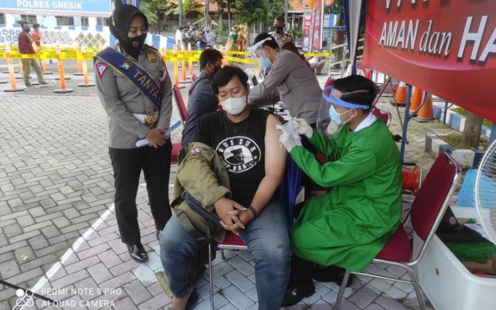 Satpas Polres Gresik Gratiskan Vaksin Untuk Pemohon SIM Satpas Polres Gresik Gratiskan Vaksin Untuk Pemohon SIM