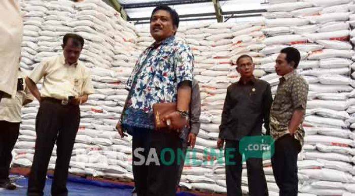 Stok Menipis, Warga Miskin di Bojonegoro Terancam tak Kebagian Raskin Stok Menipis, Warga Miskin di Bojonegoro Terancam tak Kebagian Raskin