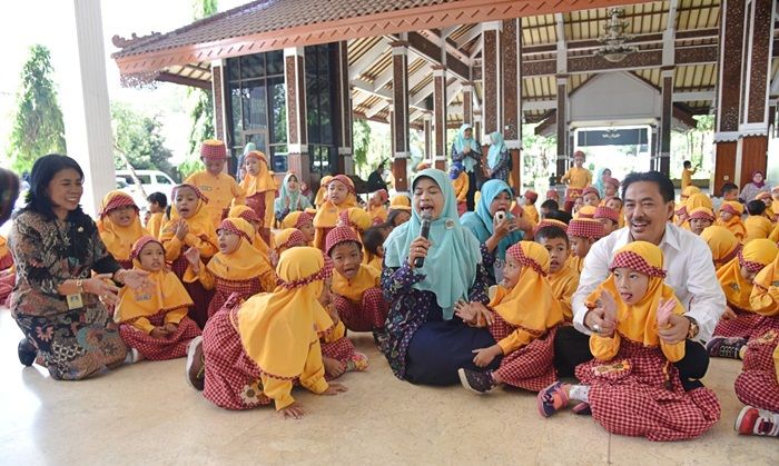 Dikunjungi Ratusan Anak TK di Pendopo Delta Wibawa, Ini Kata Wabup Nur Ahmad Dikunjungi Ratusan Anak TK di Pendopo Delta Wibawa, Ini Kata Wabup Nur Ahmad