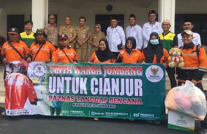 Pemkab Jombang Berangkatkan Relawan Korban Gempa Cianjur Pemkab Jombang Berangkatkan Relawan Korban Gempa Cianjur