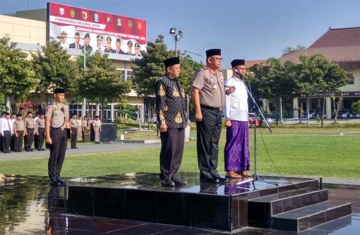 Apel Peringatan Hari Santri Nasional Digelar di Mapolda Jatim Apel Peringatan Hari Santri Nasional Digelar di Mapolda Jatim
