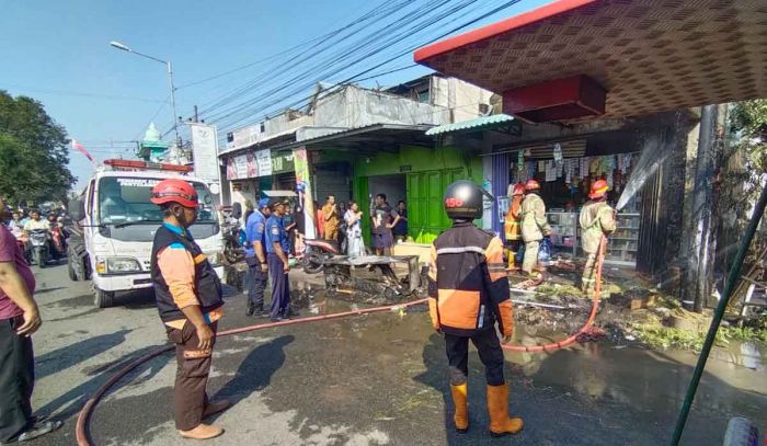 Kebakaran Toko Madura di Jombang, Api Diduga dari Rokok saat Isi Bensin Kebakaran Toko Madura di Jombang, Api Diduga dari Rokok saat Isi Bensin