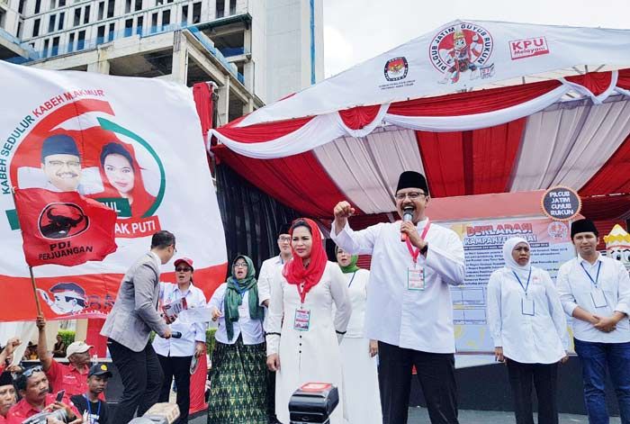 Ikuti Deklarasi Kampanye Damai, Gus Ipul-Puti Bocorkan 3 Program Baru Ikuti Deklarasi Kampanye Damai, Gus Ipul-Puti Bocorkan 3 Program Baru