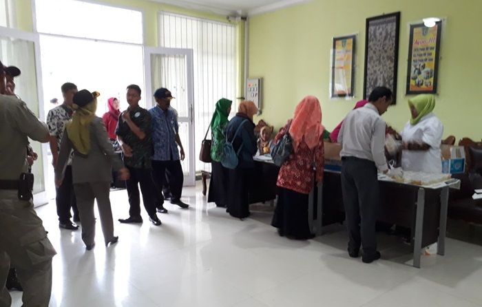 Perang Lawan Narkoba, Puluhan PNS Pemkab Tuban Jalani Tes Urin Perang Lawan Narkoba, Puluhan PNS Pemkab Tuban Jalani Tes Urin