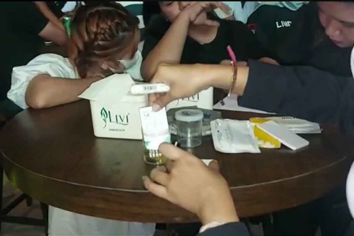 BNNK Surabaya Razia 3 Diskotik, 2 Orang Positif Narkoba BNNK Surabaya Razia 3 Diskotik, 2 Orang Positif Narkoba