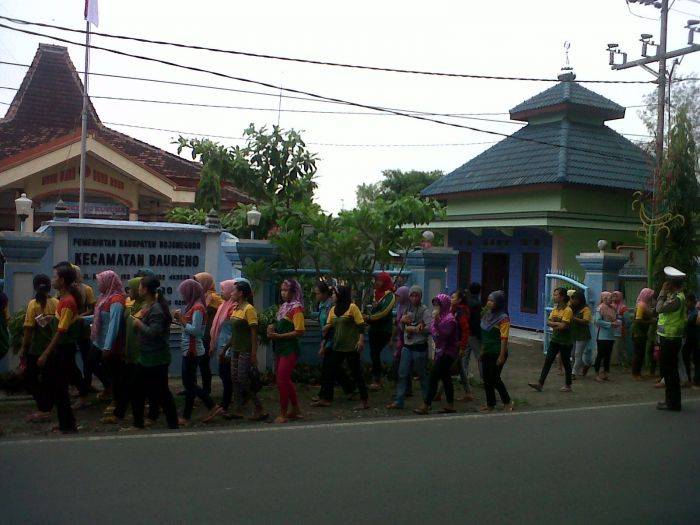 Demo Kenaikan Gaji, Ratusan Buruh Rokok 369 di Bojonegoro Di-PHK Demo Kenaikan Gaji, Ratusan Buruh Rokok 369 di Bojonegoro Di-PHK