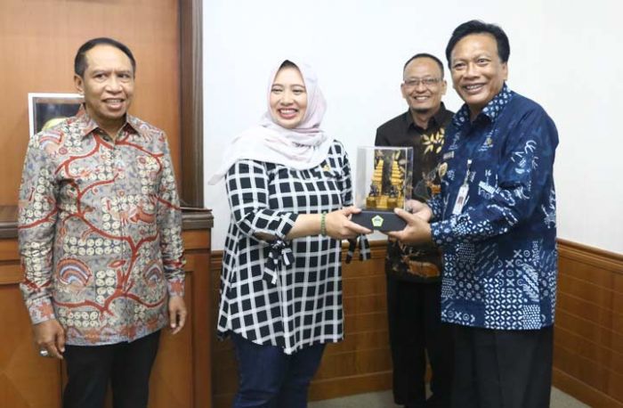 Bupati Sambari Terima Kunjungan Anggota Komisi II DPR RI Bupati Sambari Terima Kunjungan Anggota Komisi II DPR RI