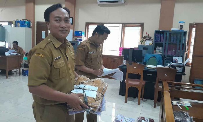 Seragam Gratis untuk Siswa Prasejahtera di Kota Malang Mulai Dibagikan Seragam Gratis untuk Siswa Prasejahtera di Kota Malang Mulai Dibagikan