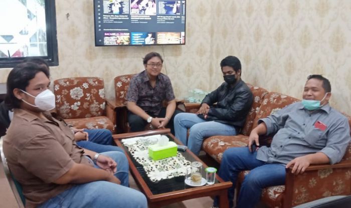 Sejumlah Alumni Tolak Perubahan SMAN 1 Bangil Jadi SMAN Taruna Madani Sejumlah Alumni Tolak Perubahan SMAN 1 Bangil Jadi SMAN Taruna Madani