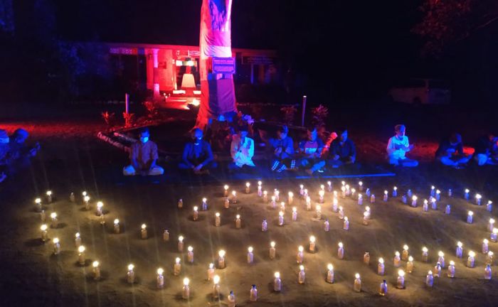 Berharap Selamat dari Dampak Corona, Pemuda Lintas Agama di Kediri Gelar Doa Bersama Berharap Selamat dari Dampak Corona, Pemuda Lintas Agama di Kediri Gelar Doa Bersama