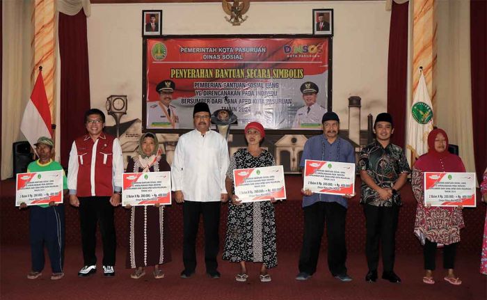 Ini Pesan Wali Kota Pasuruan saat Serahkan Ribuan Bansos ke Masyarakat Ini Pesan Wali Kota Pasuruan saat Serahkan Ribuan Bansos ke Masyarakat