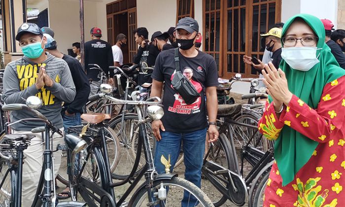 Ada Urusan Partai, Dewi Gantikan Dhito Blusukan ke Kecamatan Kras Ada Urusan Partai, Dewi Gantikan Dhito Blusukan ke Kecamatan Kras