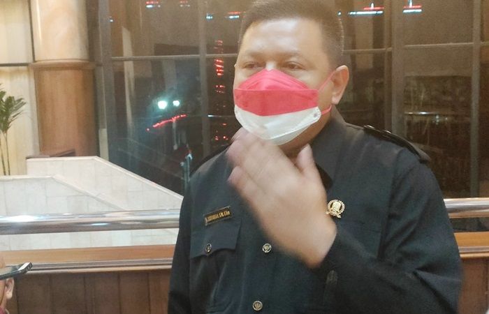 Komisi A: Peluang Titip Jabatan Tertutup dengan Sistem Lelang Terbuka Komisi A: Peluang Titip Jabatan Tertutup dengan Sistem Lelang Terbuka