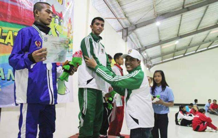 KONI Tuban Beri Reward Bagi Atlet yang Sumbang Medali dalam Porprov Banyuwangi KONI Tuban Beri Reward Bagi Atlet yang Sumbang Medali dalam Porprov Banyuwangi