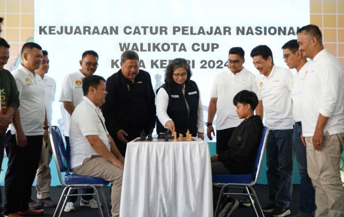 Zanariah Buka Kejuaraan Nasional Catur Pelajar Wali Kota Cup Zanariah Buka Kejuaraan Nasional Catur Pelajar Wali Kota Cup