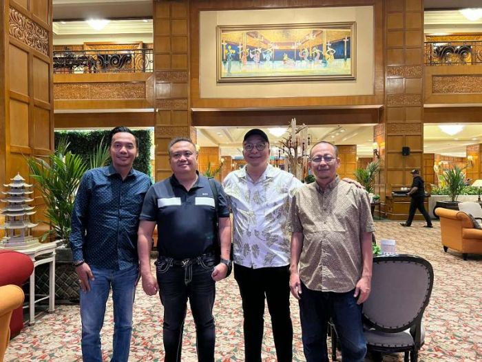 Usung Jargon Pasangan AMAN, Tim Alif-Amel Persiapkan Deklarasi Maju Pilkada Gresik 2024 Usung Jargon Pasangan AMAN, Tim Alif-Amel Persiapkan Deklarasi Maju Pilkada Gresik 2024
