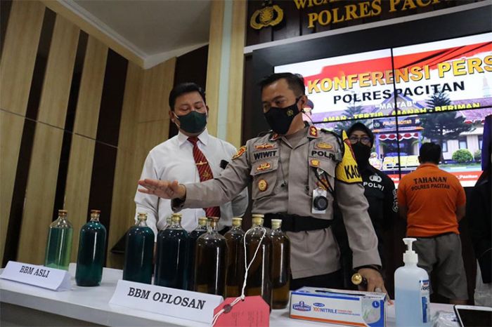 Polres Pacitan Ringkus Pengoplos BBM Polres Pacitan Ringkus Pengoplos BBM