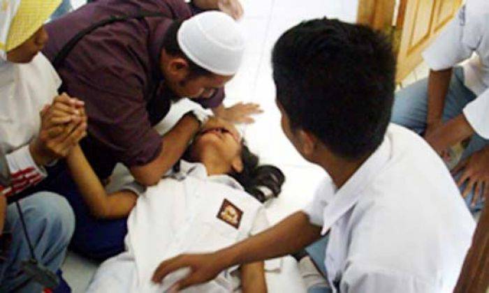 Lagi, Siswa SMPN 7 Blitar Kesurupan Saat Jam Istirahat Lagi, Siswa SMPN 7 Blitar Kesurupan Saat Jam Istirahat