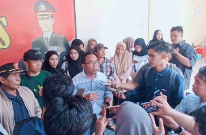 Penyidik Satreskrim Polres Tuban Mulai Periksa Korban Dugaan Penggelapan Dana BMT AKS Bancar Penyidik Satreskrim Polres Tuban Mulai Periksa Korban Dugaan Penggelapan Dana BMT AKS Bancar
