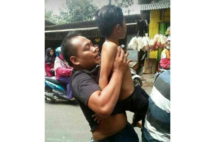 Phanter Masuk Sungai di Mliriprowo Sidoarjo: Anak 8 Tahun Selamat, Satu Orang Hilang Phanter Masuk Sungai di Mliriprowo Sidoarjo: Anak 8 Tahun Selamat, Satu Orang Hilang
