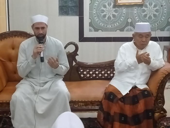 Lama Ditutup, Kiai Asep Minta Risma Buka Masjid Pemkot Al-Muhajirin Surabaya Lama Ditutup, Kiai Asep Minta Risma Buka Masjid Pemkot Al-Muhajirin Surabaya