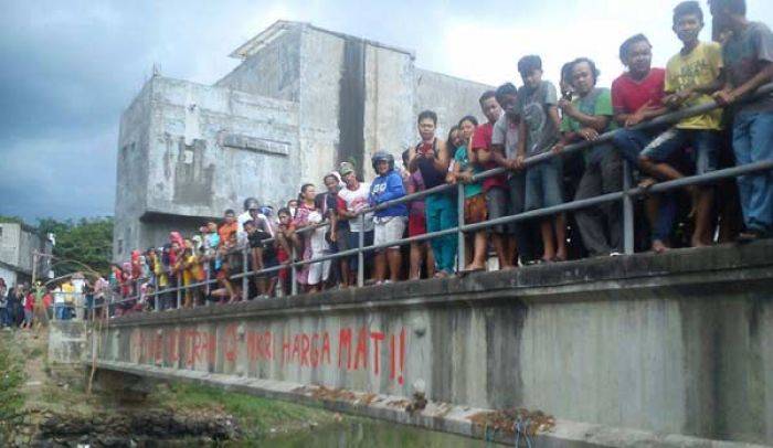 Mayat Mr X di Sungai Ngrowo Tulungagung Gegerkan Warga Mayat Mr X di Sungai Ngrowo Tulungagung Gegerkan Warga