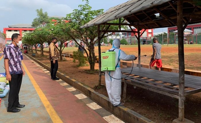 Cegah Varian Omicron, Satgas Covid Lapas Narkotika Kelas IIA Pamekasan Semprotkan Cairan Disinfektan