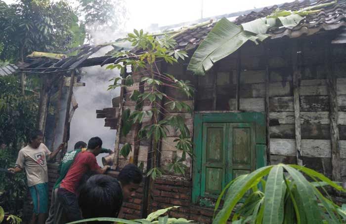 Gara-gara Bediang Sapi, Rumah di Desa Pungpungan Bojonegoro Dilalap Api