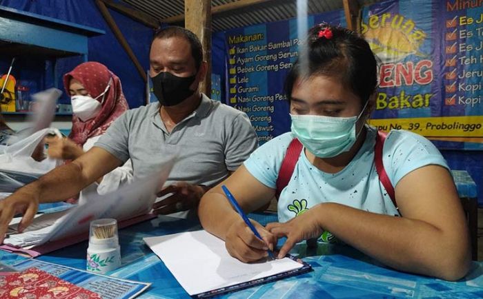 Hendak Kabur ke NTB, Owner Arisan Online Asal Probolinggo Diamankan Nasabah di Surabaya Hendak Kabur ke NTB, Owner Arisan Online Asal Probolinggo Diamankan Nasabah di Surabaya