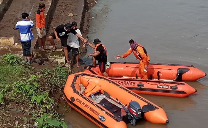 Tubuh ABG Mojoagung Ditemukan di Jembatan Rejoto Kota Mojokerto Tubuh ABG Mojoagung Ditemukan di Jembatan Rejoto Kota Mojokerto