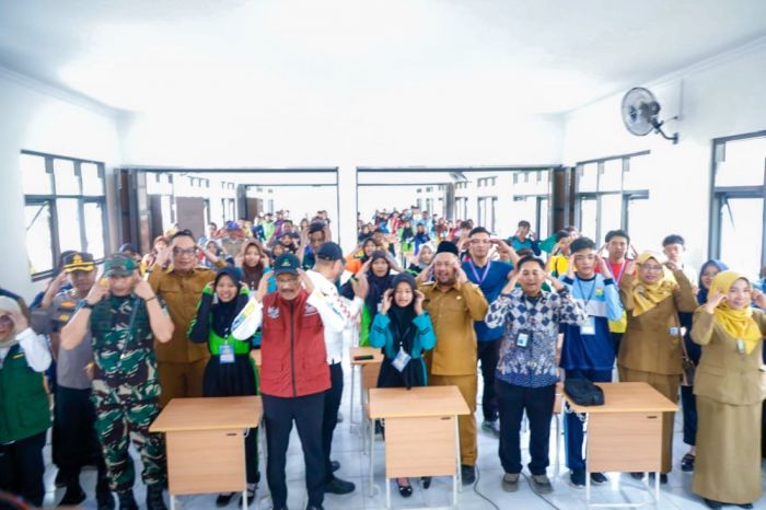 Mensos Tinjau Sekolah Rakyat Menengah Atas 37 Gresik Mensos Tinjau Sekolah Rakyat Menengah Atas 37 Gresik