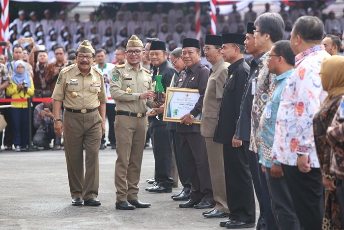 10 Bupati/Wali Kota Terima Penghargaan Pembina K3 Terbaik dari Menaker RI