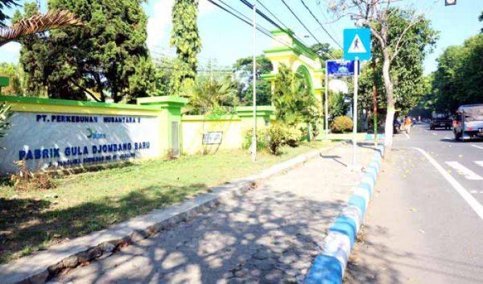 Cemari Sungai, PG Djombang Baru Terancam Ditutup Cemari Sungai, PG Djombang Baru Terancam Ditutup