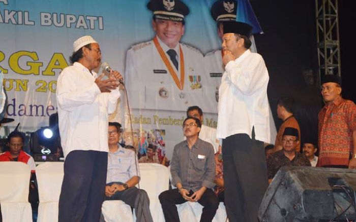 Tilik Warga, Bupati Gresik Menginap di Rumah Warga Tilik Warga, Bupati Gresik Menginap di Rumah Warga