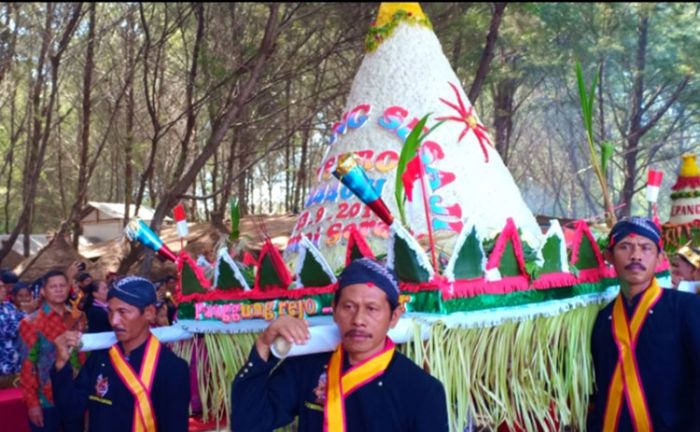 Lestarikan Tradisi Saat Pandemi, Larung Sesaji di Pantai Selatan Blitar tetap Digelar namun Tertutup