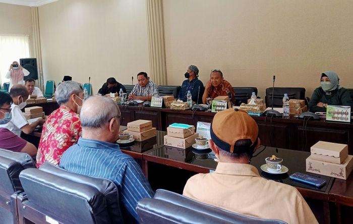 Warga Keluhkan Sampah Pasar Baru Kota Probolinggo, Komisi III Gelar RDP Warga Keluhkan Sampah Pasar Baru Kota Probolinggo, Komisi III Gelar RDP