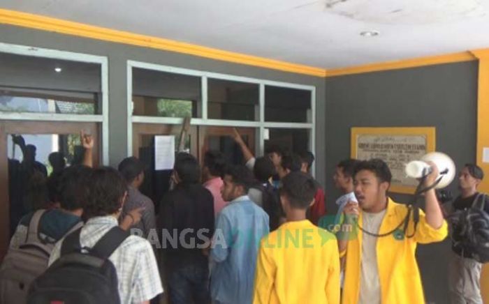 Mahasiswa Undar Kembali Demo, Ruang Kelas dan Fakultas Disegel Mahasiswa Undar Kembali Demo, Ruang Kelas dan Fakultas Disegel