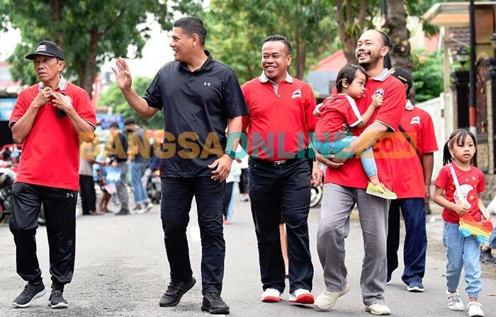 Berangkatkan Jalan Santai Warga Kelurahan Banjaran, Wali Kota Kediri Bilang Begini